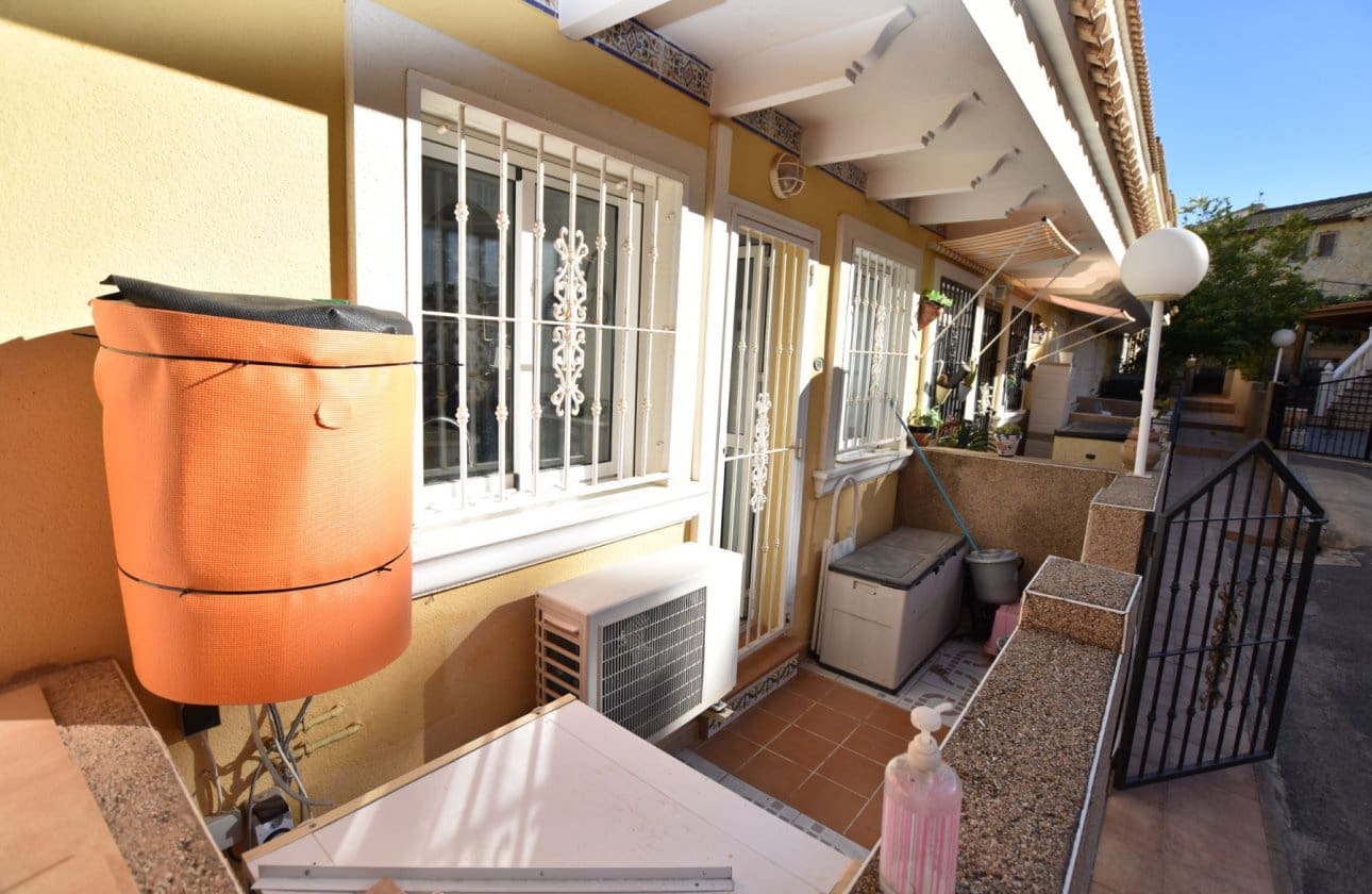 2 soveværelse Rækkehus til salg i Algorfa med swimmingpool - € 135.000 (Ref: 9447195)