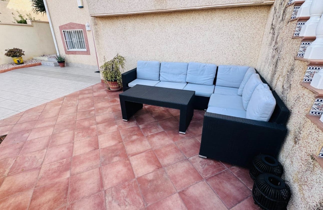 2 bedroom Villa for sale in Algorfa with pool garage - € 249,950 (Ref: 9516513)