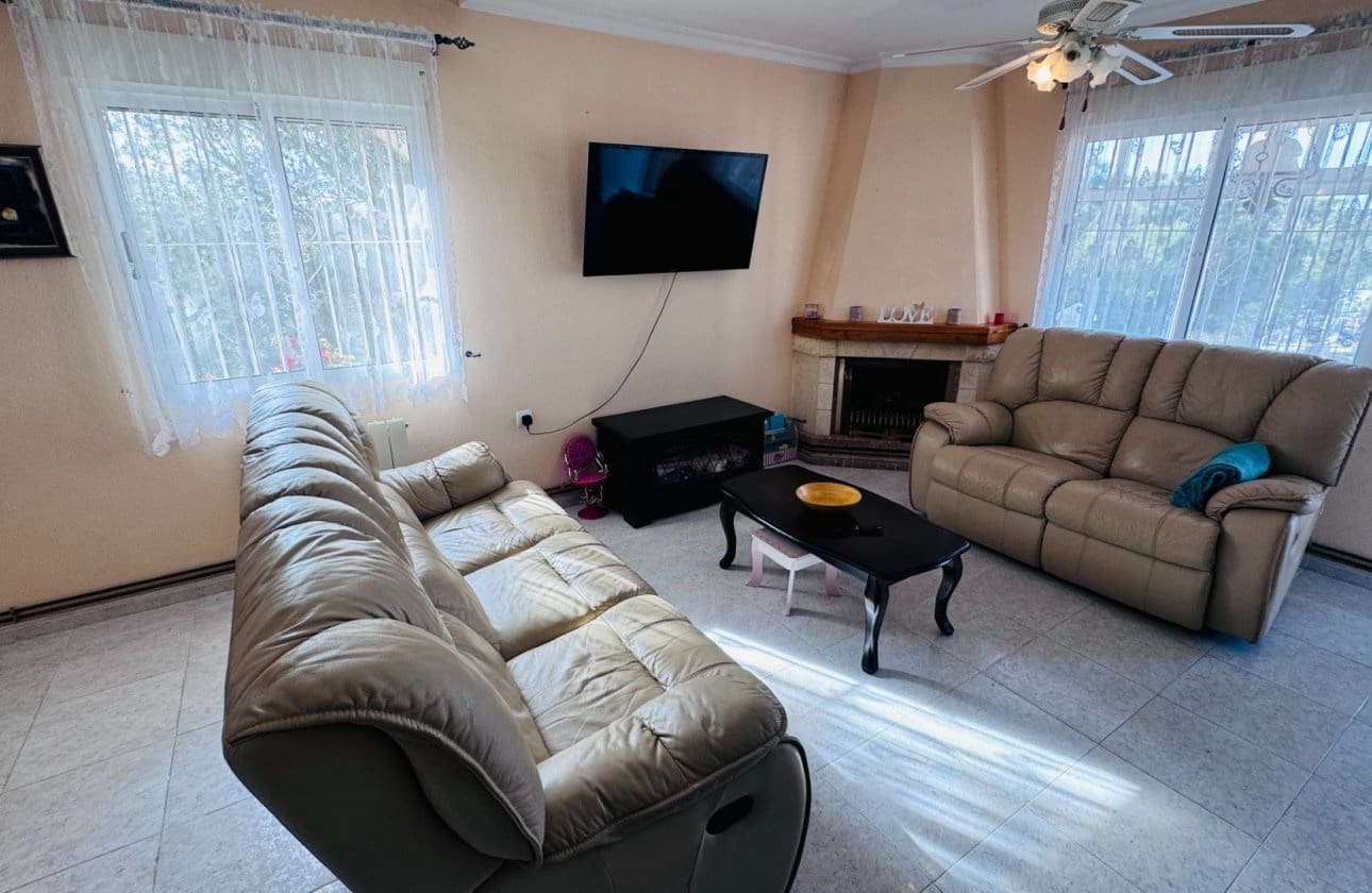 2 bedroom Villa for sale in Algorfa with pool garage - € 249,950 (Ref: 9516513)