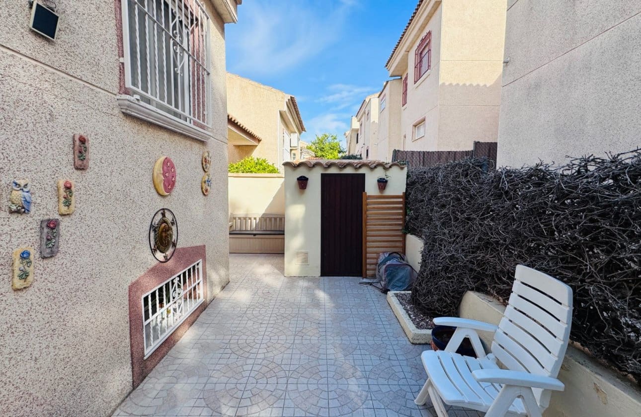 2 bedroom Villa for sale in Algorfa with pool garage - € 249,950 (Ref: 9516513)