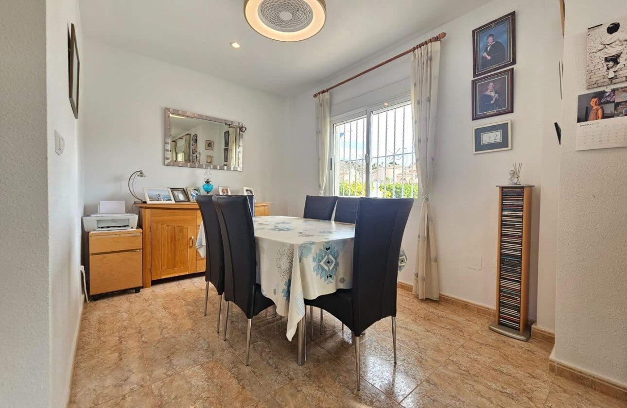 3 sypialnia Willa na sprzedaż w Benimar z basenem garażem - 299 000 € (Ref: 9548976)