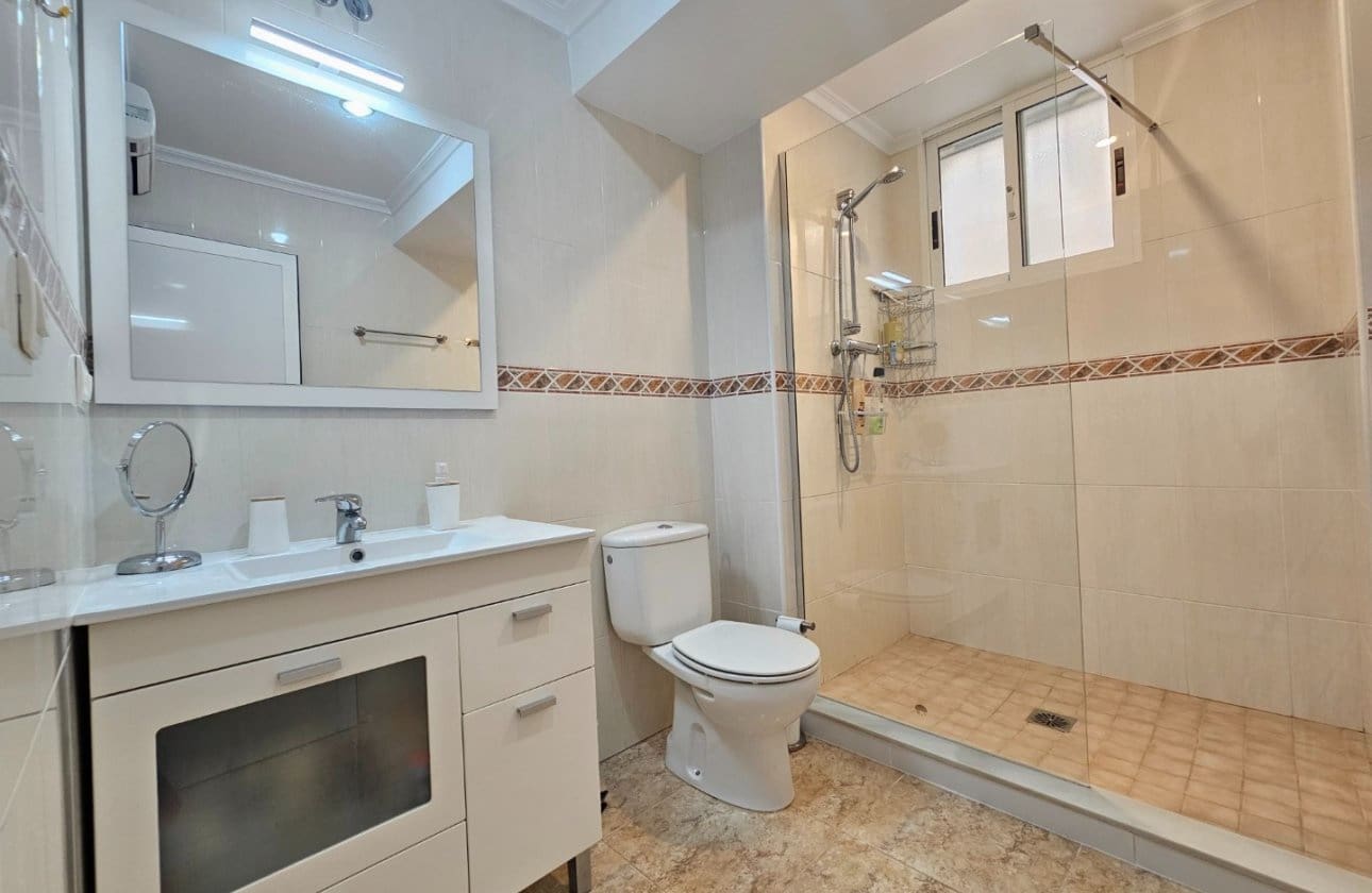 3 sypialnia Willa na sprzedaż w Benimar z basenem garażem - 299 000 € (Ref: 9548976)