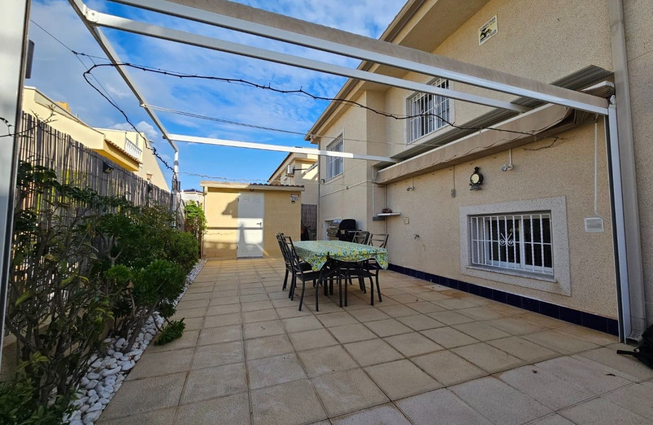 3 sypialnia Willa na sprzedaż w Benimar z basenem garażem - 299 000 € (Ref: 9548976)