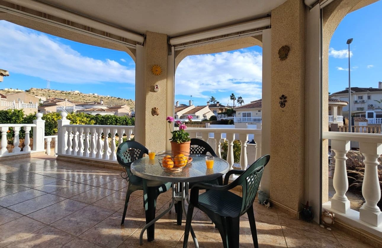 3 sypialnia Willa na sprzedaż w Benimar z basenem garażem - 299 000 € (Ref: 9548976)