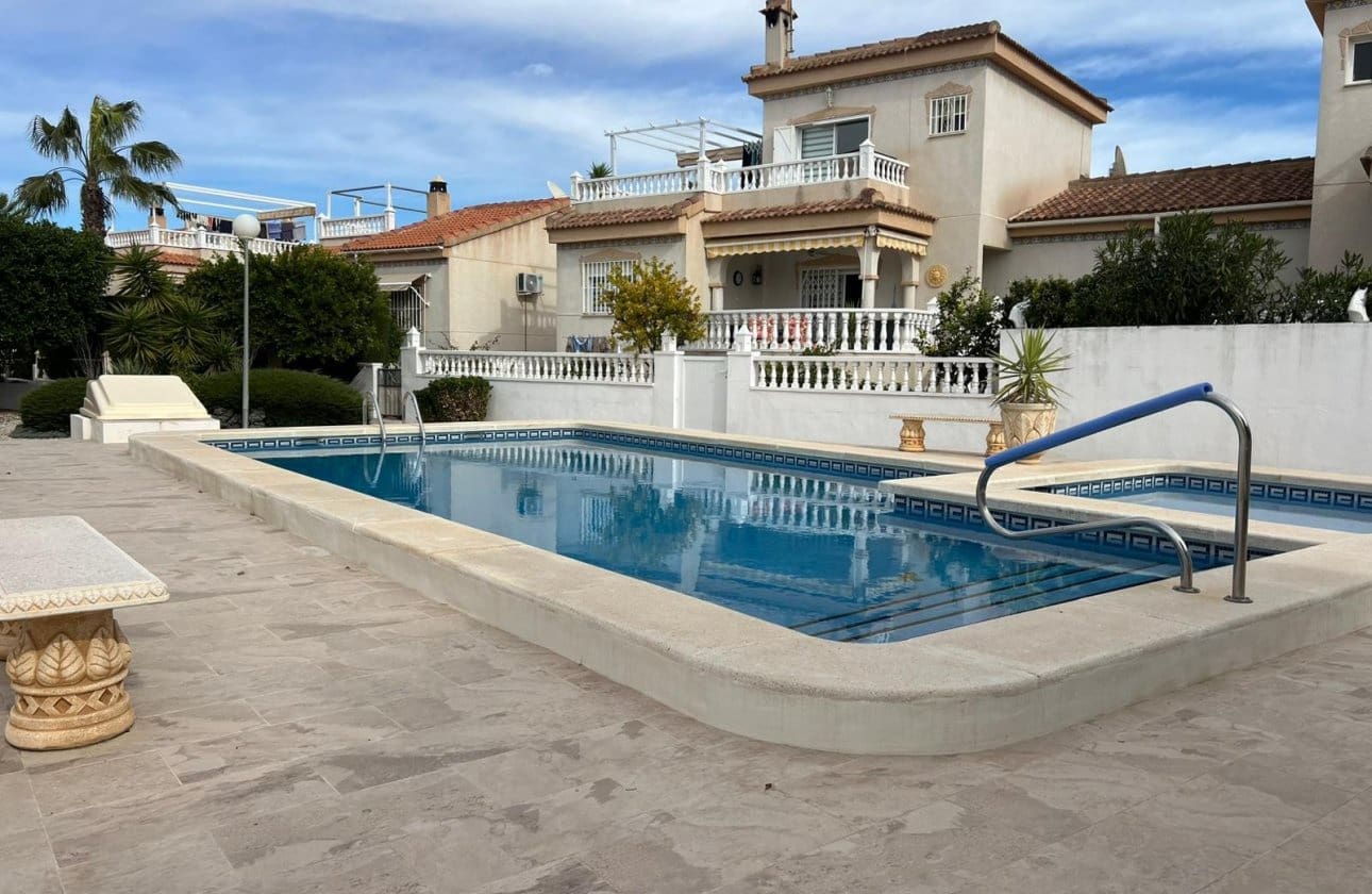 Casa de 2 habitaciones en Algorfa en venta con piscina garaje - 200.000 € (Ref: 9548978)