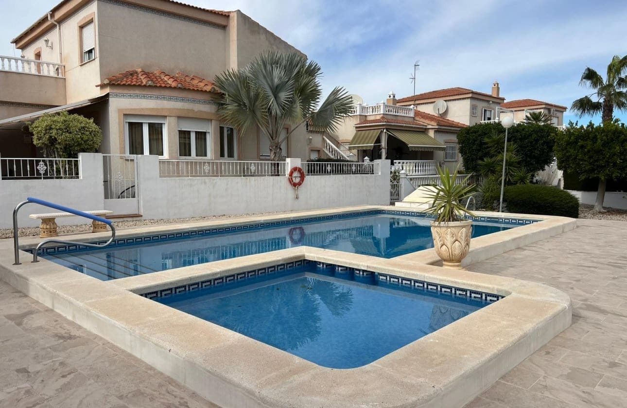 Casa de 2 habitaciones en Algorfa en venta con piscina garaje - 200.000 € (Ref: 9548978)