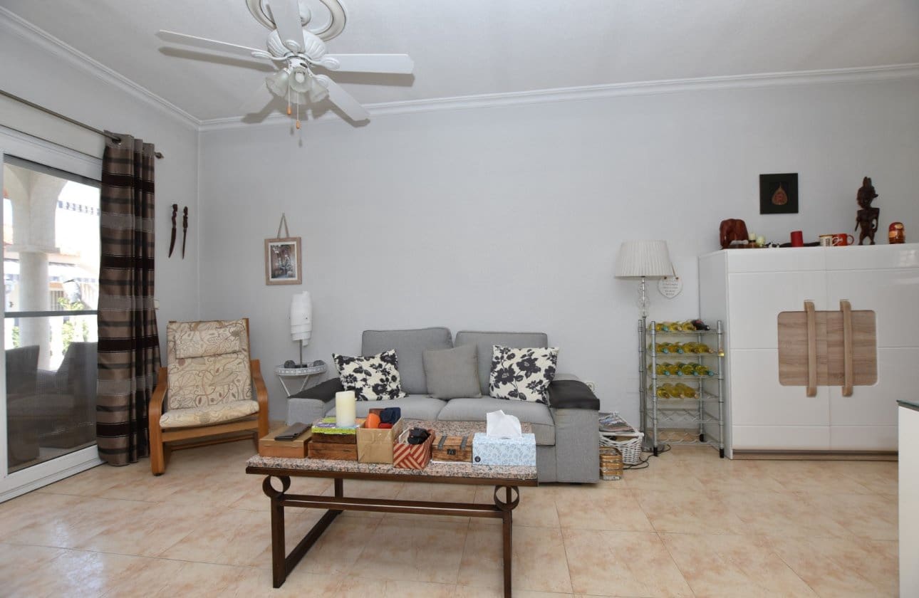 Casa de 2 habitaciones en Algorfa en venta con piscina garaje - 200.000 € (Ref: 9548978)