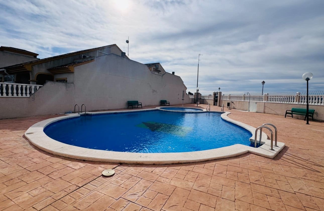 3 sovrum Hus till salu i Daya Nueva med pool - 159 950 € (Ref: 9552623)