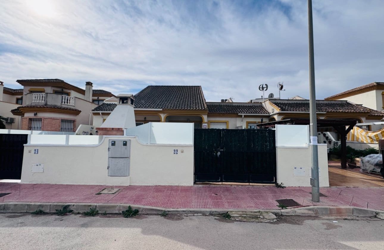 3 sovrum Hus till salu i Daya Nueva med pool - 159 950 € (Ref: 9552623)