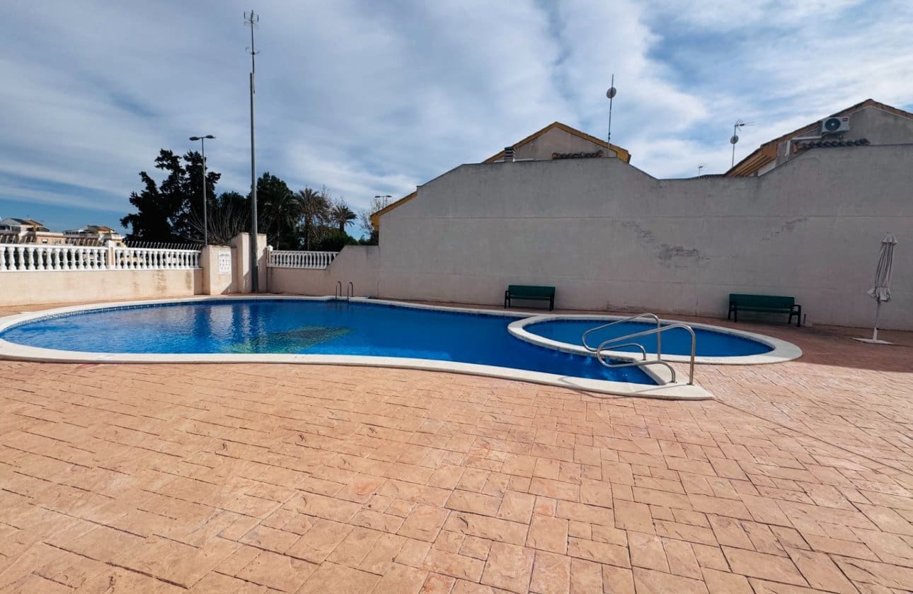 3 sovrum Hus till salu i Daya Nueva med pool - 159 950 € (Ref: 9552623)