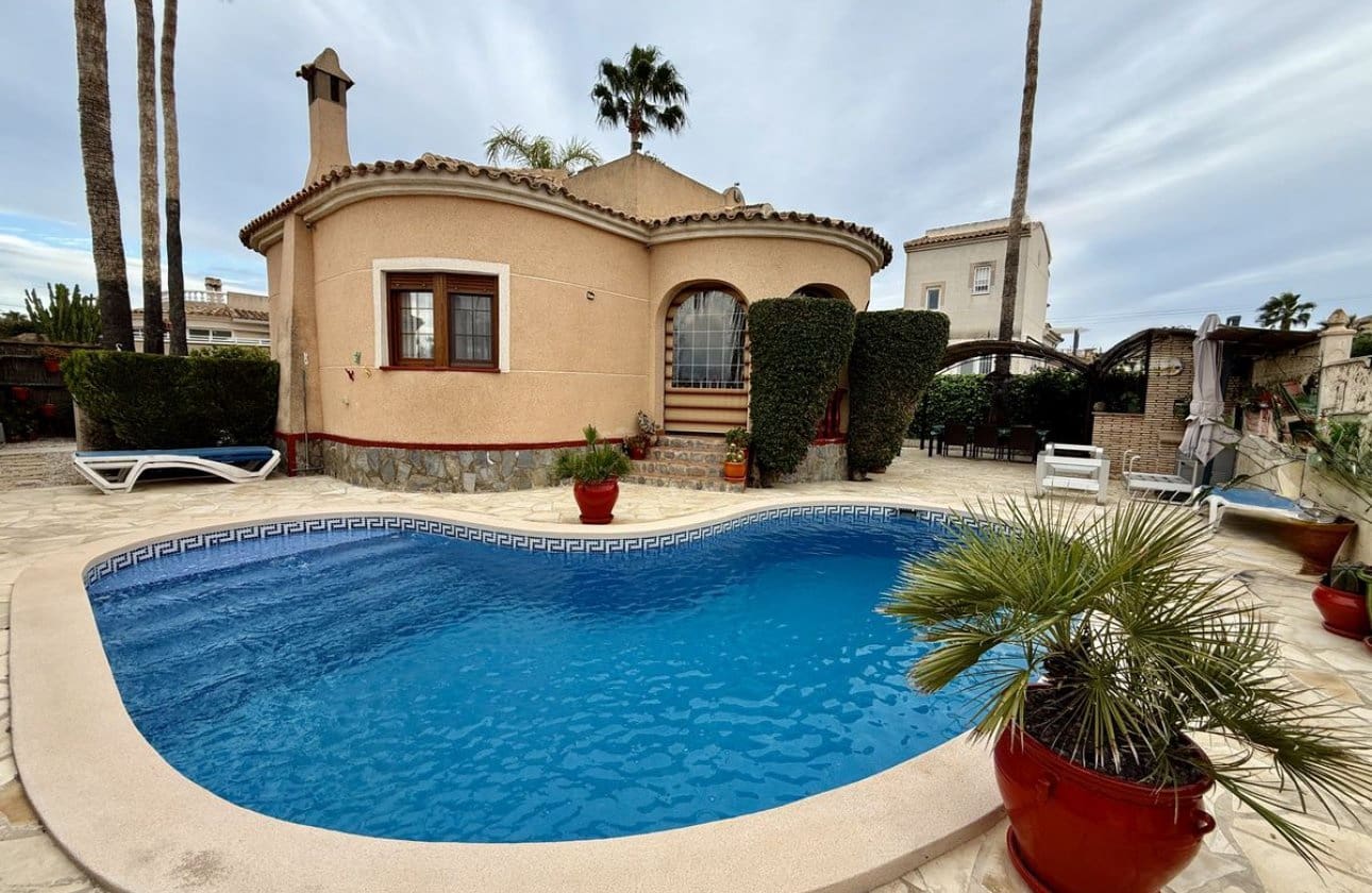 3 sovrum Villa till salu i Benijofar med pool - 330 000 € (Ref: 9603686)