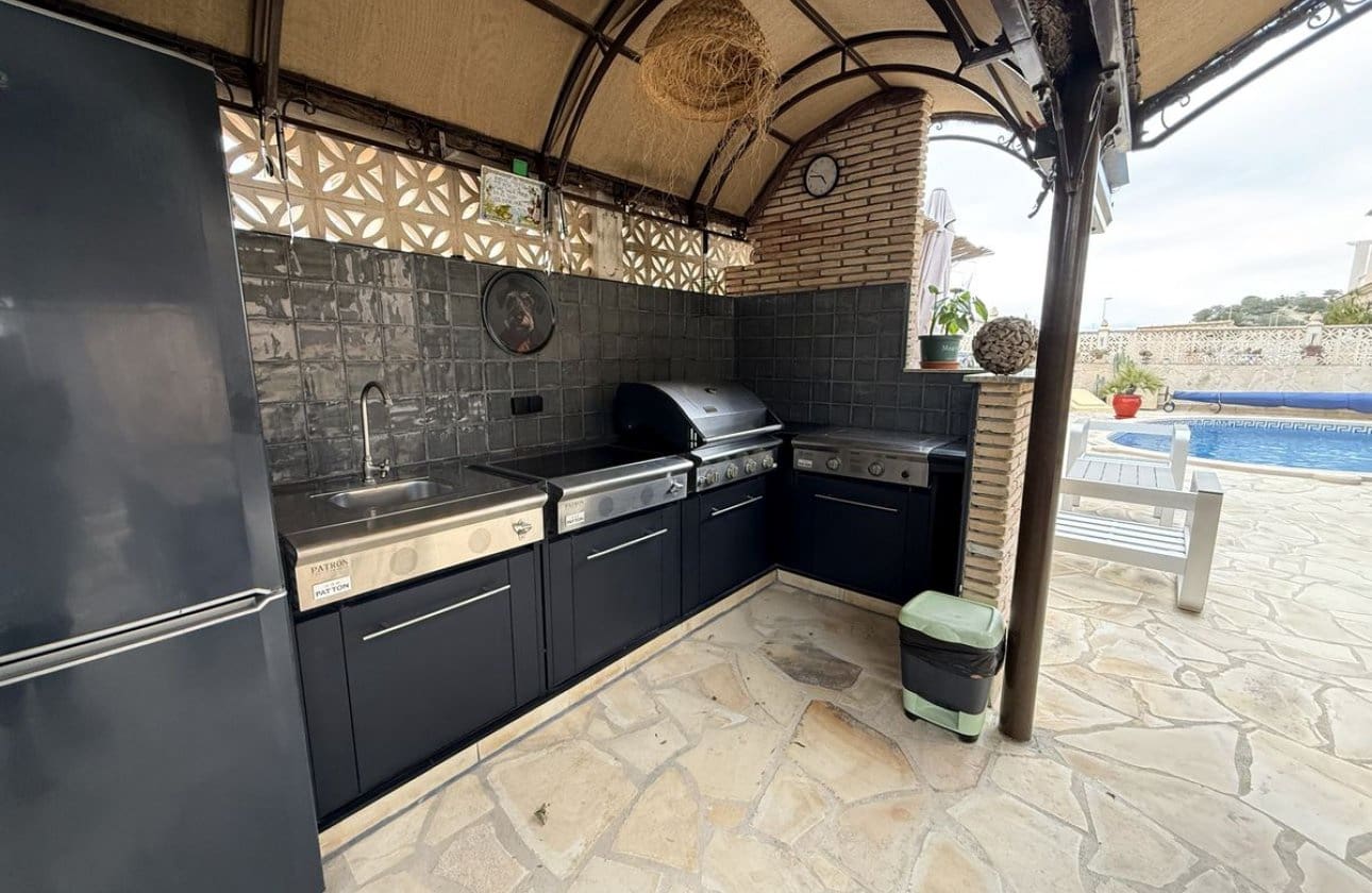 3 sovrum Villa till salu i Benijofar med pool - 330 000 € (Ref: 9603686)