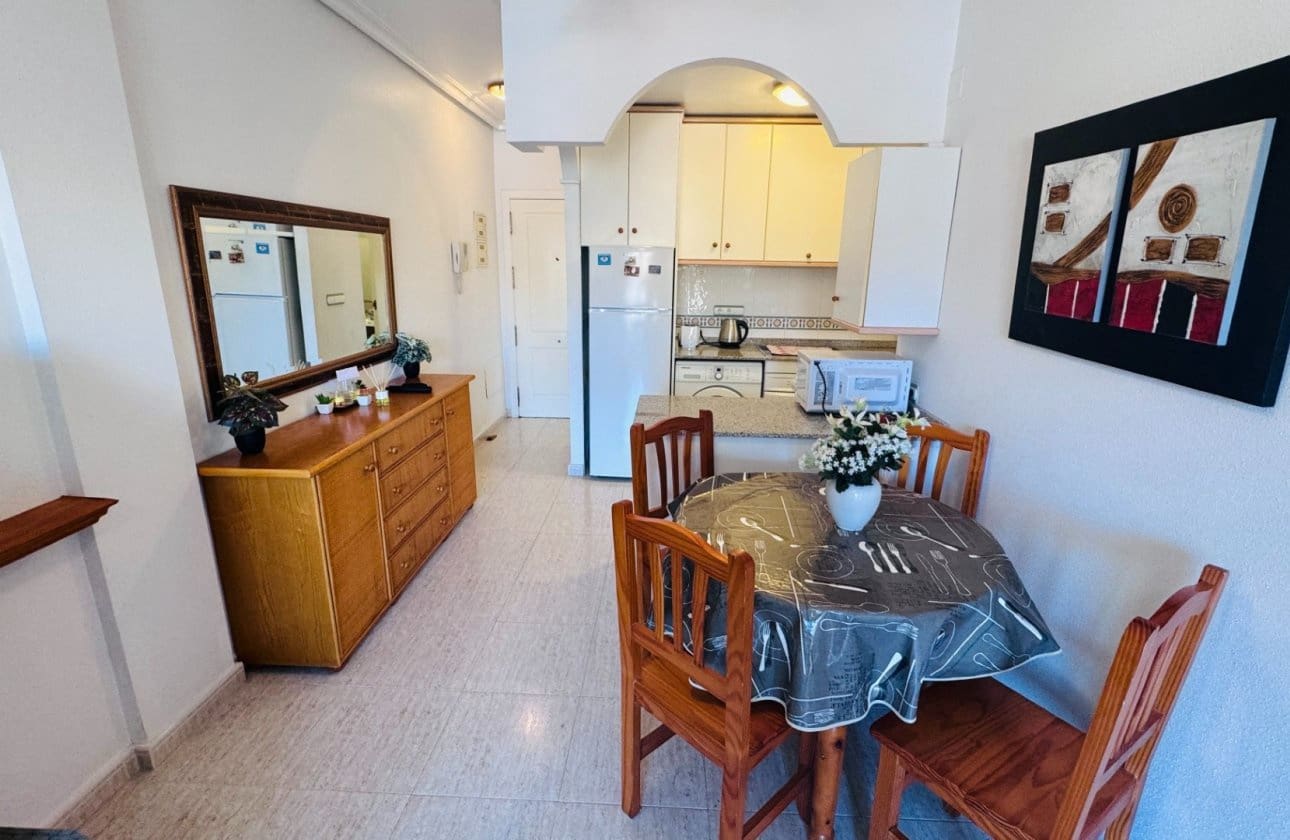 Apartamento de 2 habitaciones en Almoradí en venta con piscina - 109.950 € (Ref: 9631832)