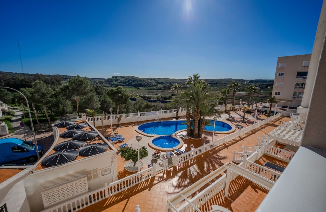 2 sovrum Lägenhet till salu i Guardamar del Segura med pool - 169 950 € (Ref: 9643495)