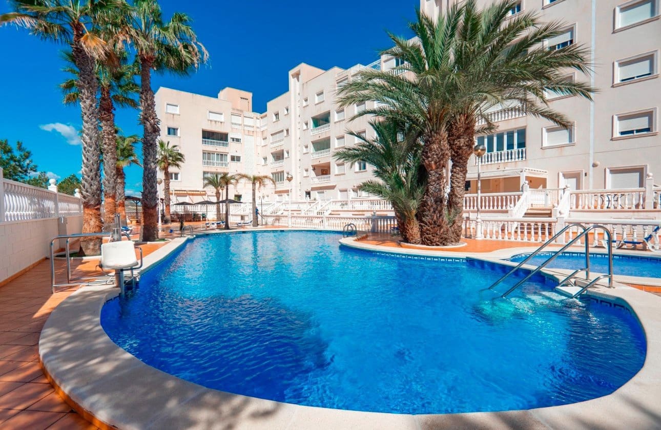 2 sovrum Lägenhet till salu i Guardamar del Segura med pool - 169 950 € (Ref: 9643495)