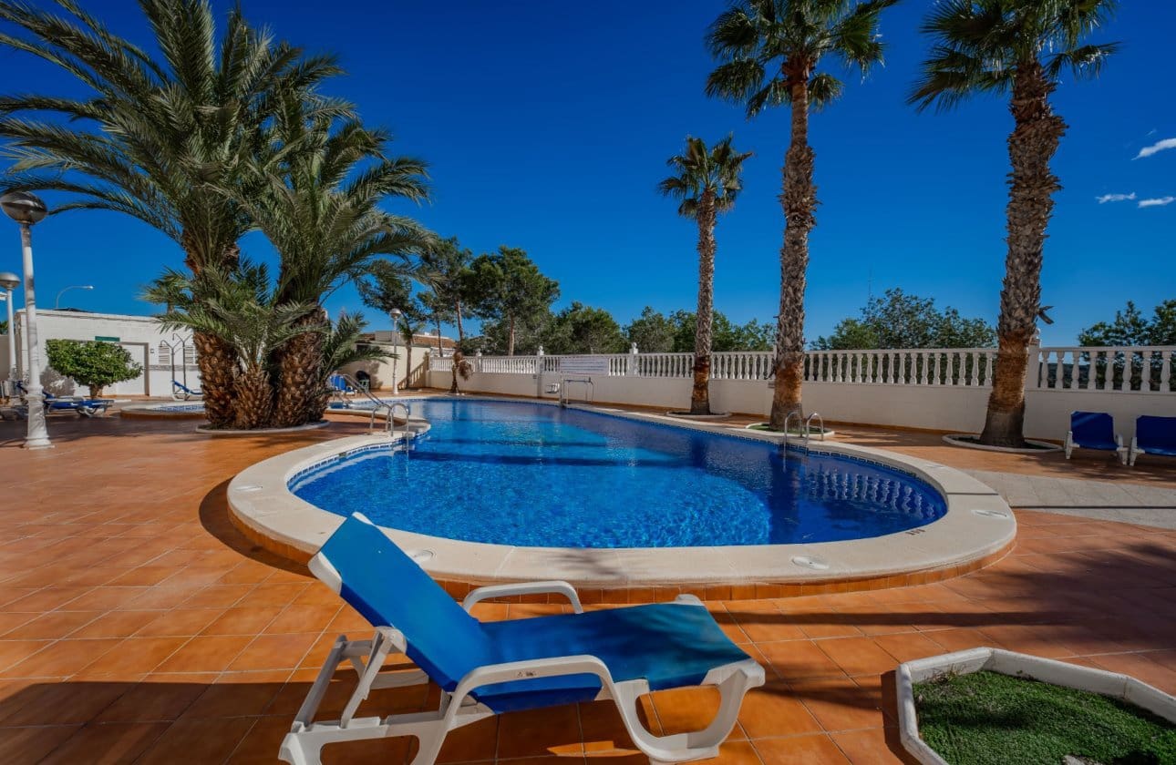 2 sovrum Lägenhet till salu i Guardamar del Segura med pool - 169 950 € (Ref: 9643495)