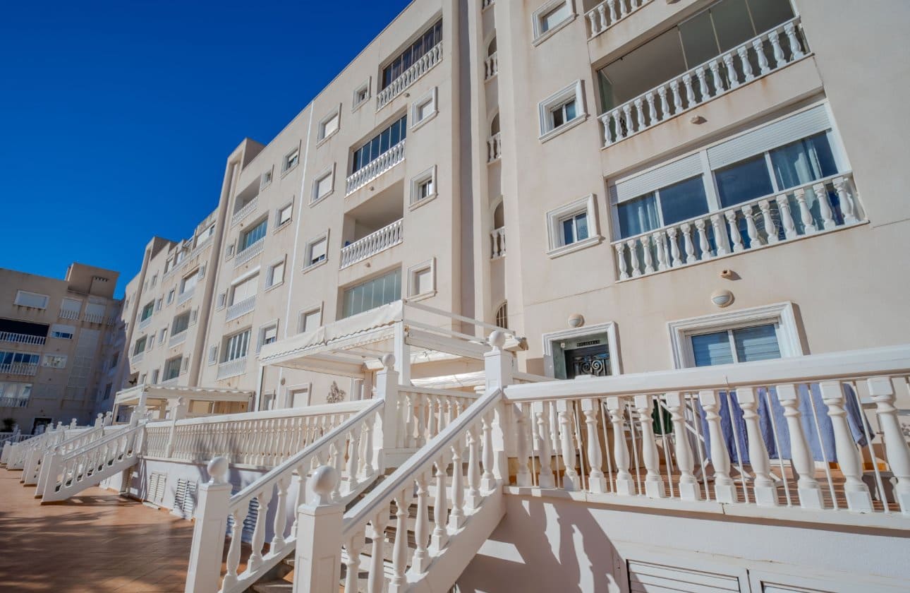 2 sovrum Lägenhet till salu i Guardamar del Segura med pool - 169 950 € (Ref: 9643495)