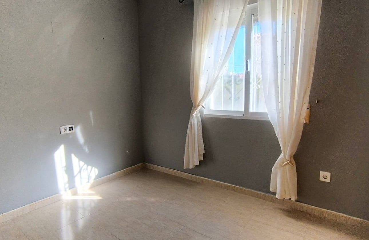 3 bedroom Villa for sale in Algorfa with pool - € 207,000 (Ref: 9652390)