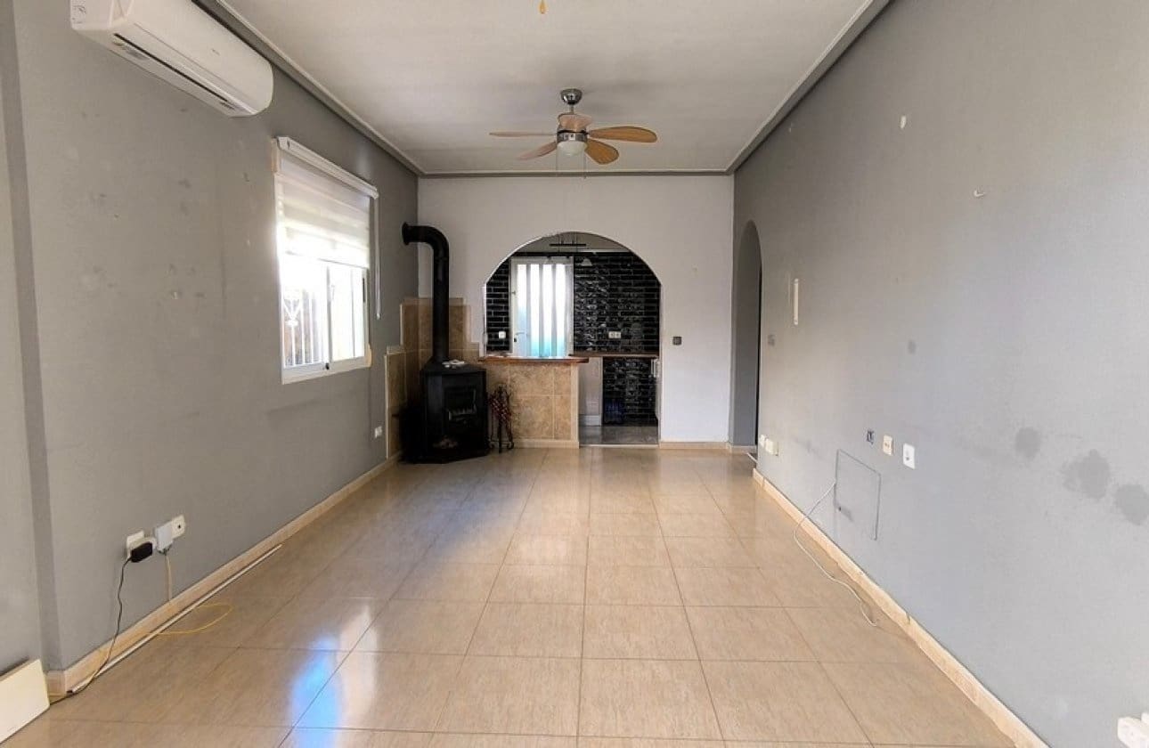 3 bedroom Villa for sale in Algorfa with pool - € 207,000 (Ref: 9652390)