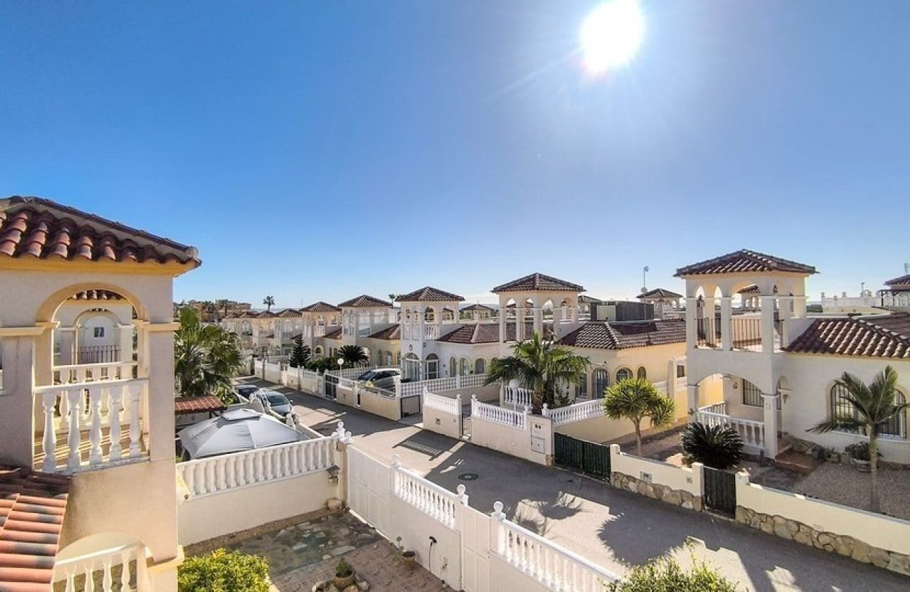 3 bedroom Villa for sale in Algorfa with pool - € 207,000 (Ref: 9652390)