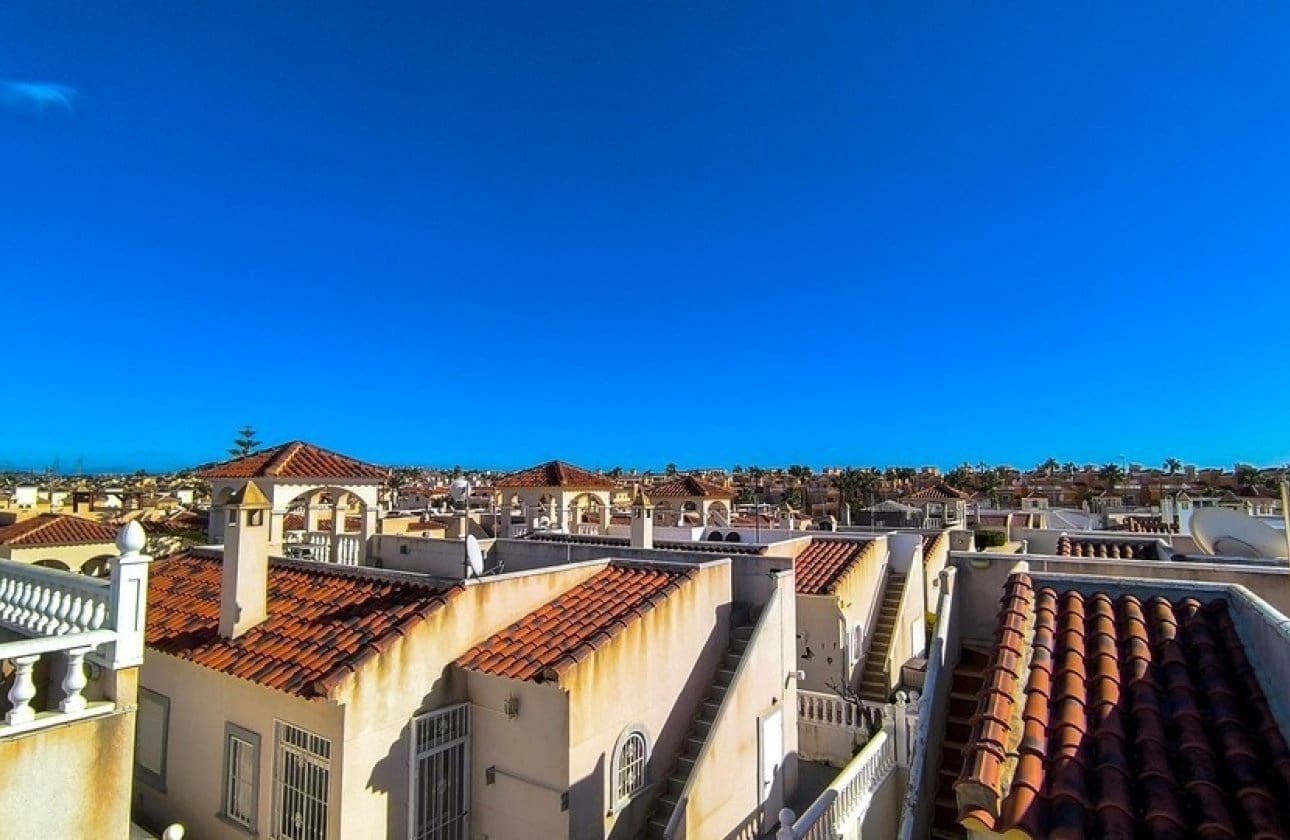 3 bedroom Villa for sale in Algorfa with pool - € 207,000 (Ref: 9652390)