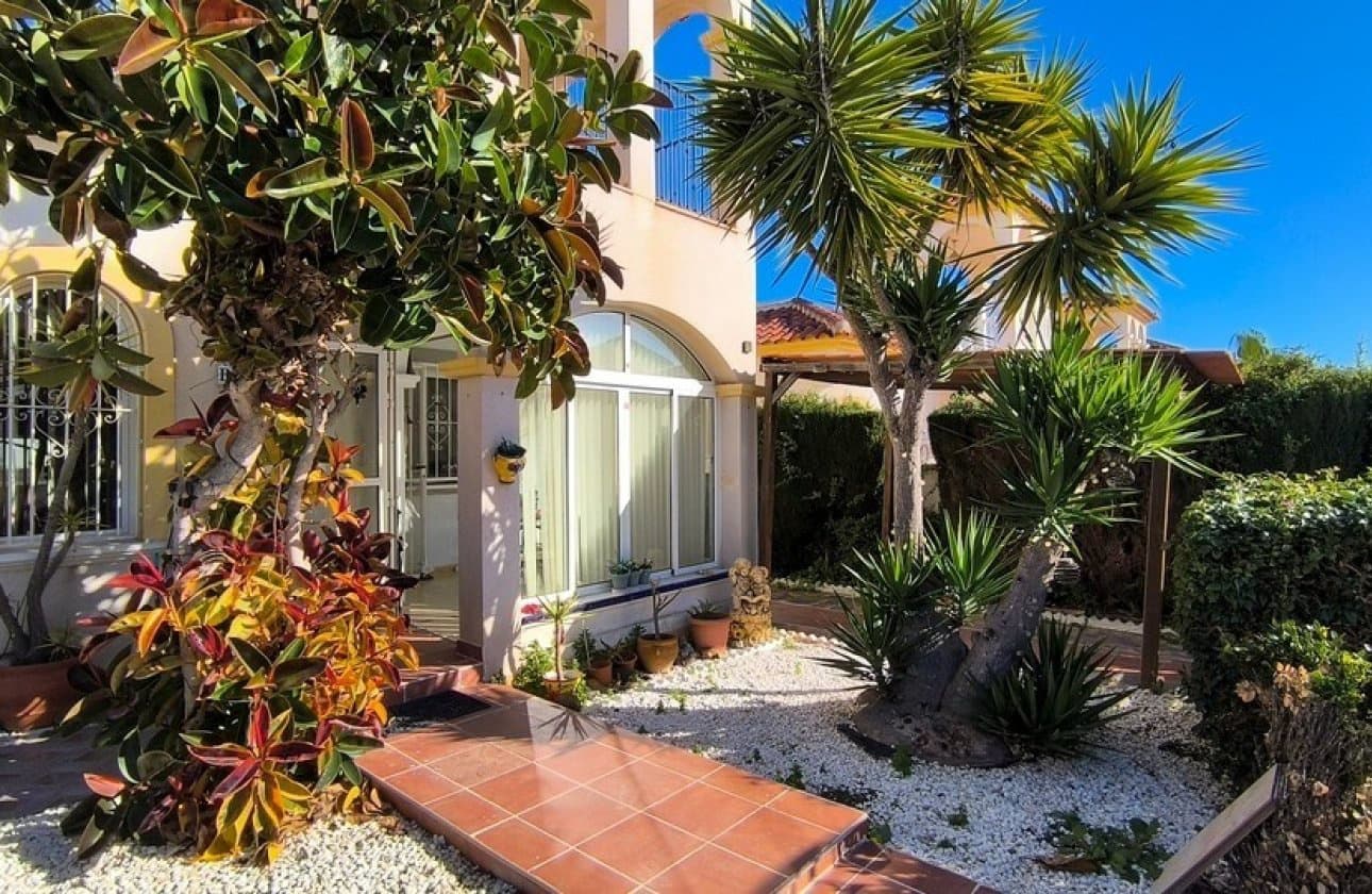 3 bedroom Villa for sale in Algorfa with pool - € 207,000 (Ref: 9652390)