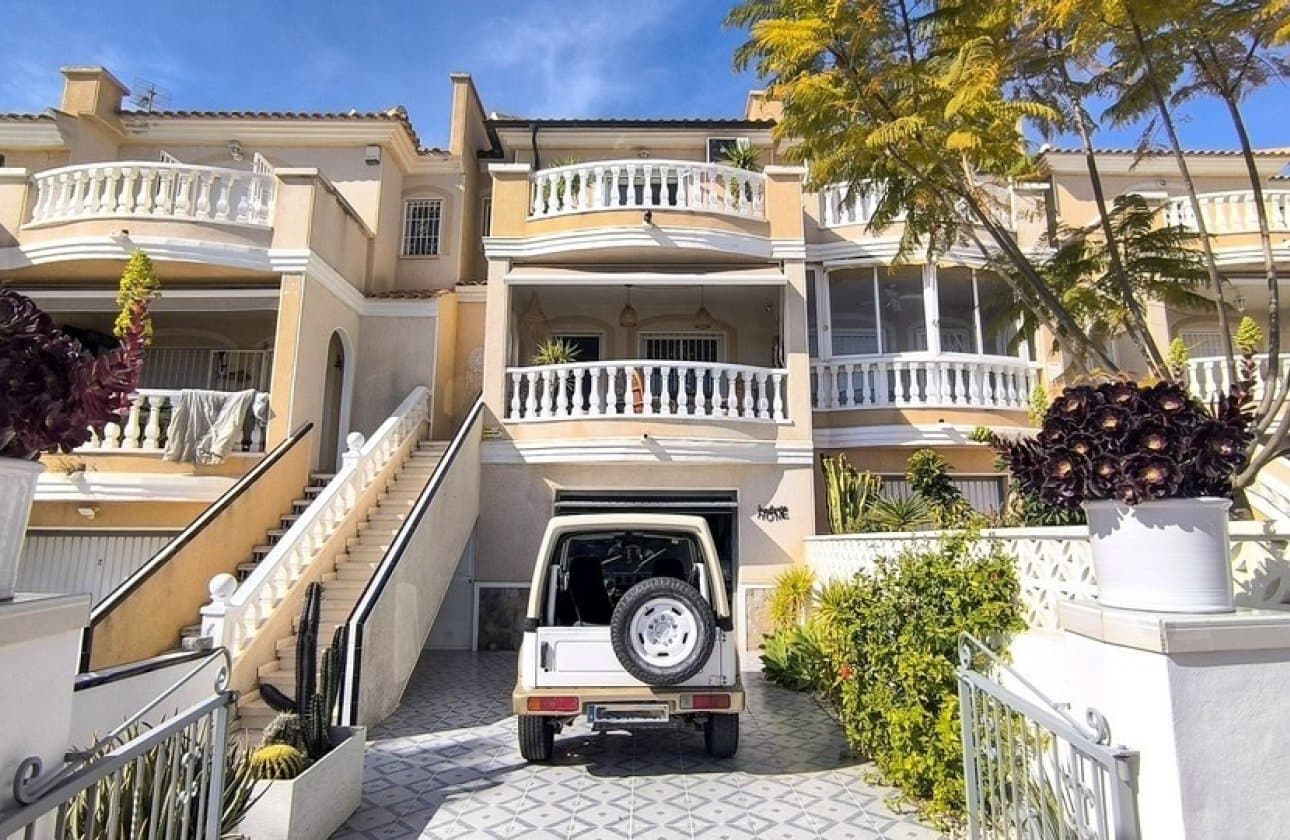 2 soverom Hus til salgs i Ciudad Quesada med svømmebasseng garasje - € 265 000 (Ref: 9652393)