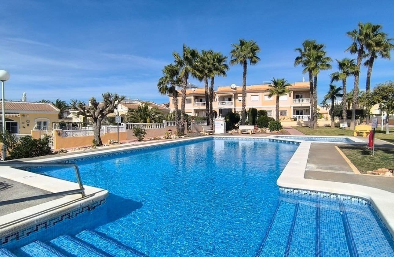 2 soverom Hus til salgs i Ciudad Quesada med svømmebasseng garasje - € 265 000 (Ref: 9652393)