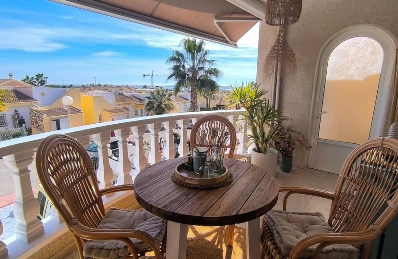 2 soverom Hus til salgs i Ciudad Quesada med svømmebasseng garasje - € 265 000 (Ref: 9652393)