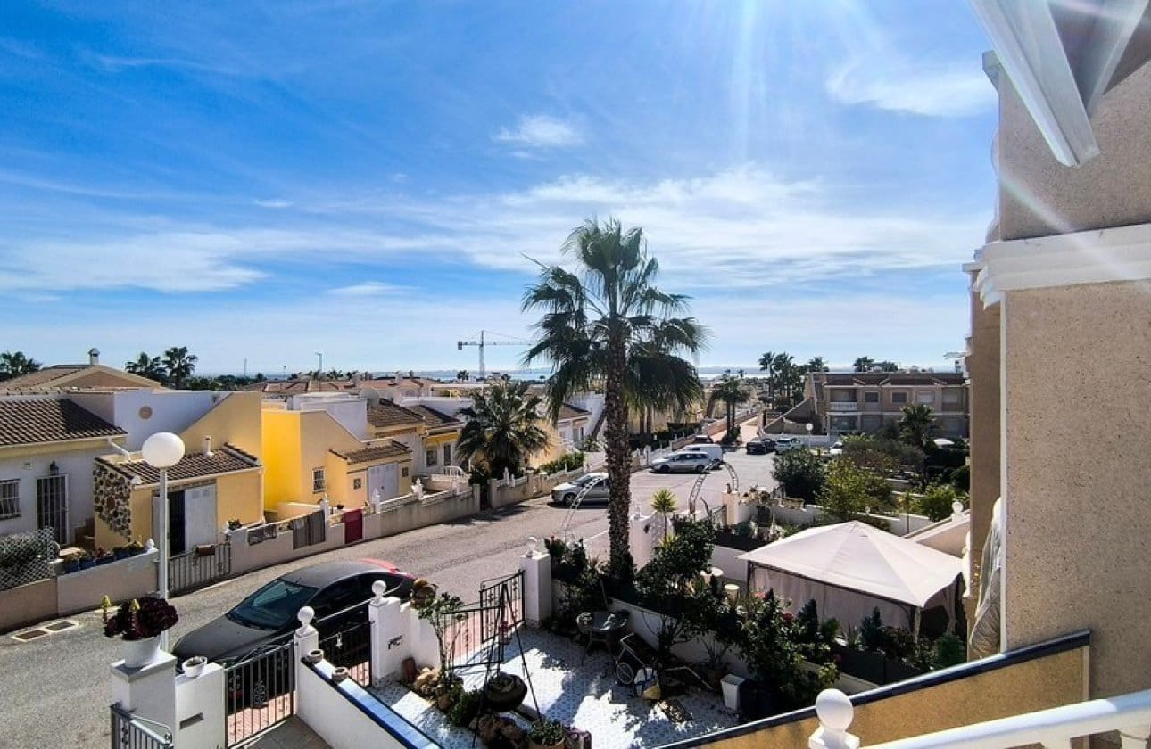 2 soverom Hus til salgs i Ciudad Quesada med svømmebasseng garasje - € 265 000 (Ref: 9652393)