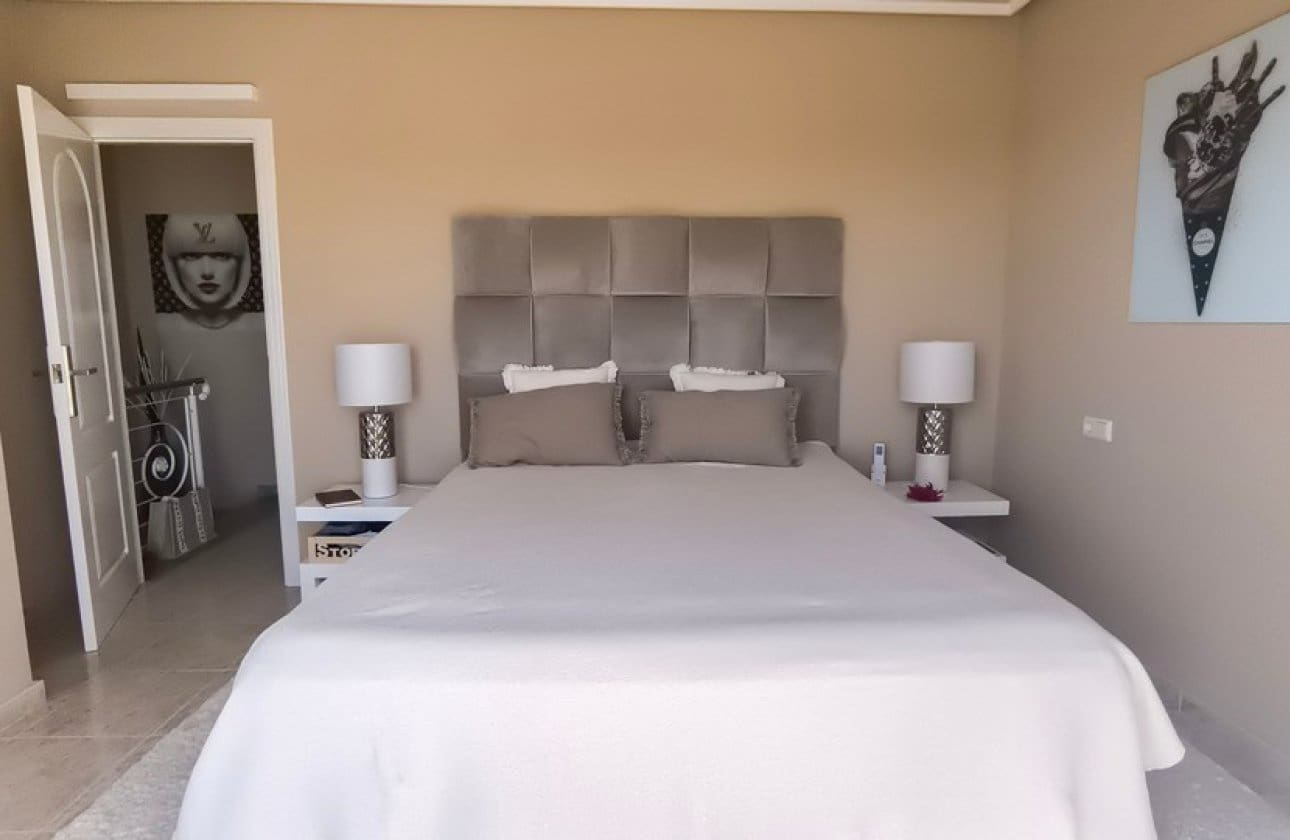 2 soverom Hus til salgs i Ciudad Quesada med svømmebasseng garasje - € 265 000 (Ref: 9652393)