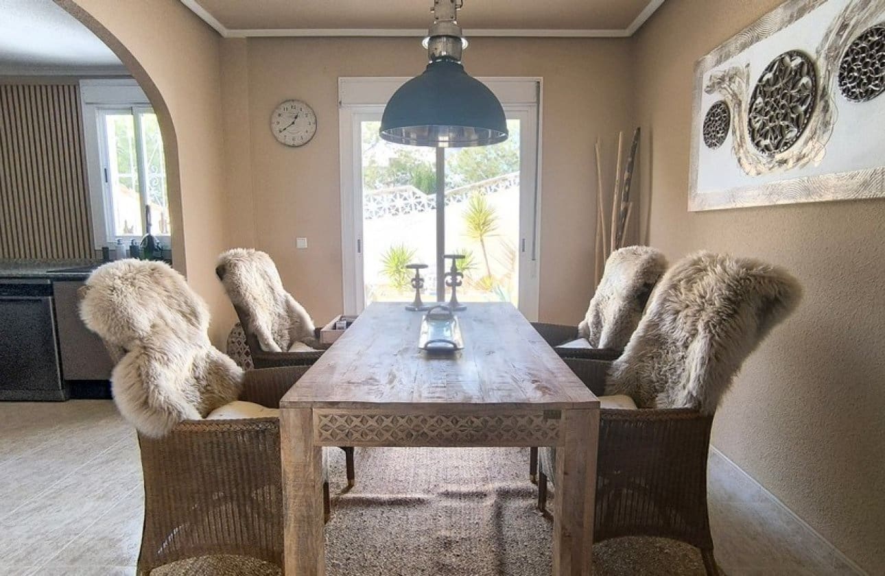 2 soverom Hus til salgs i Ciudad Quesada med svømmebasseng garasje - € 265 000 (Ref: 9652393)