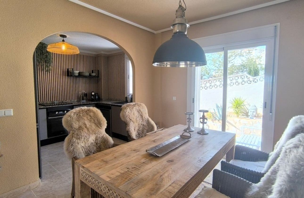 2 soverom Hus til salgs i Ciudad Quesada med svømmebasseng garasje - € 265 000 (Ref: 9652393)