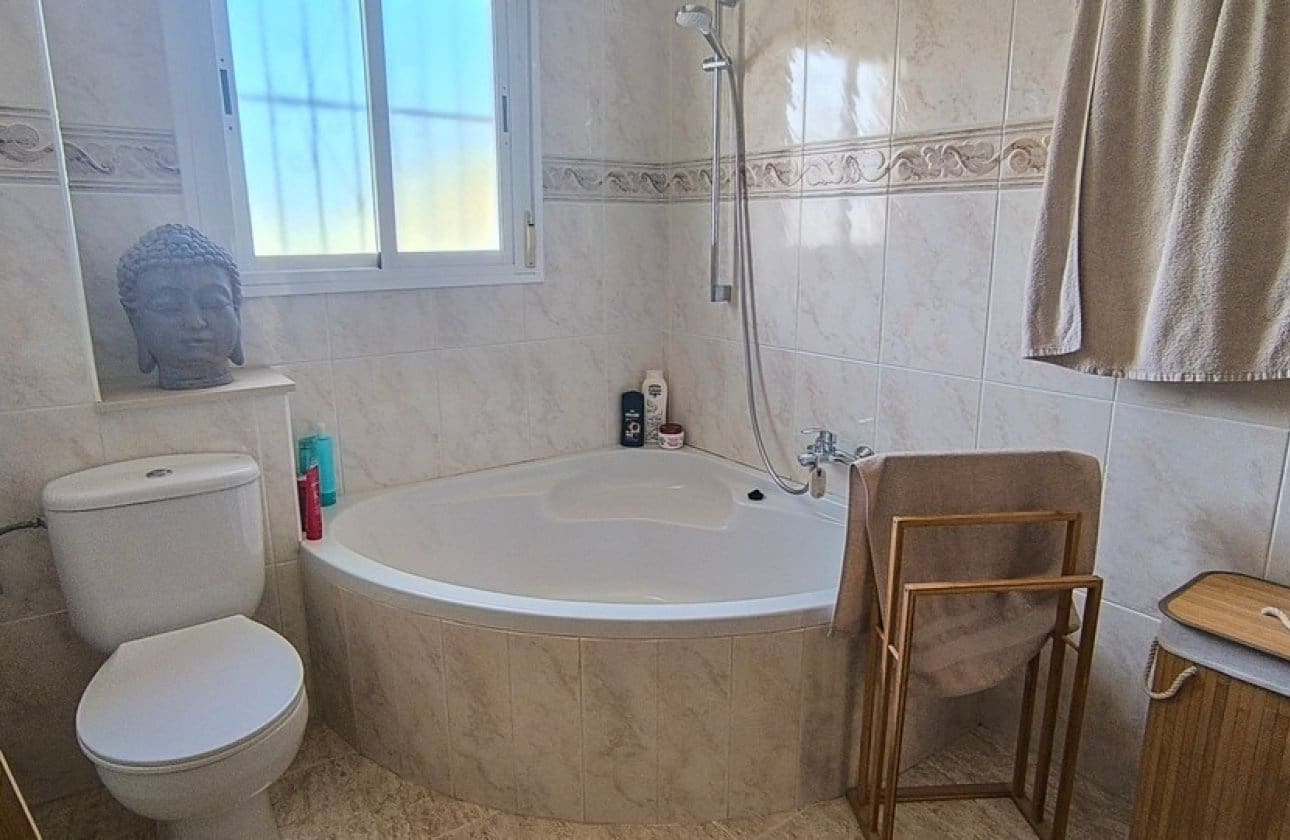 2 soverom Hus til salgs i Ciudad Quesada med svømmebasseng garasje - € 265 000 (Ref: 9652393)