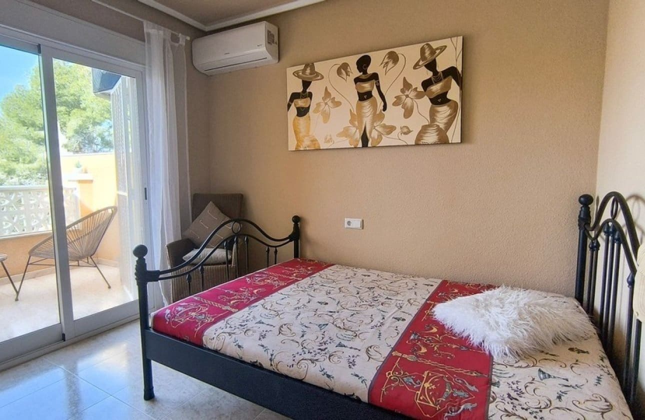 2 soverom Hus til salgs i Ciudad Quesada med svømmebasseng garasje - € 265 000 (Ref: 9652393)