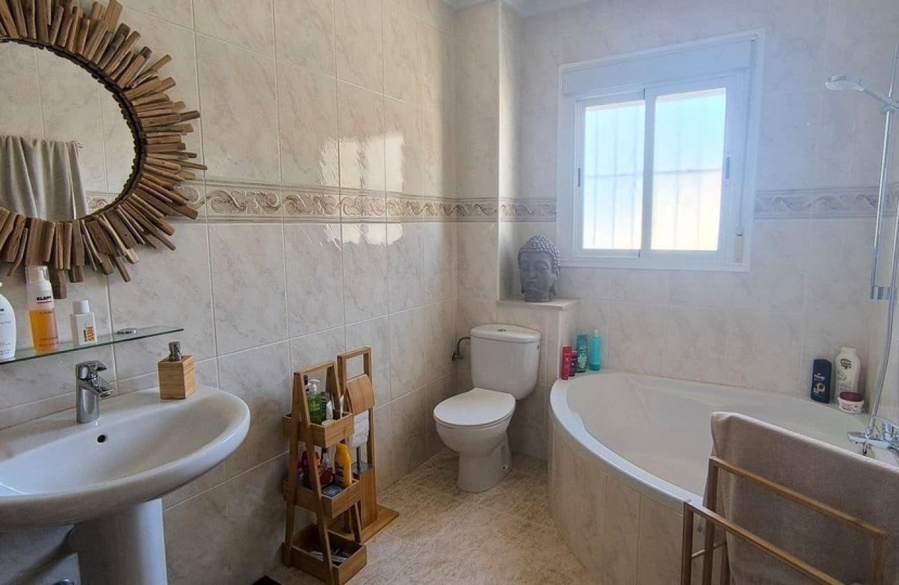 2 soverom Hus til salgs i Ciudad Quesada med svømmebasseng garasje - € 265 000 (Ref: 9652393)