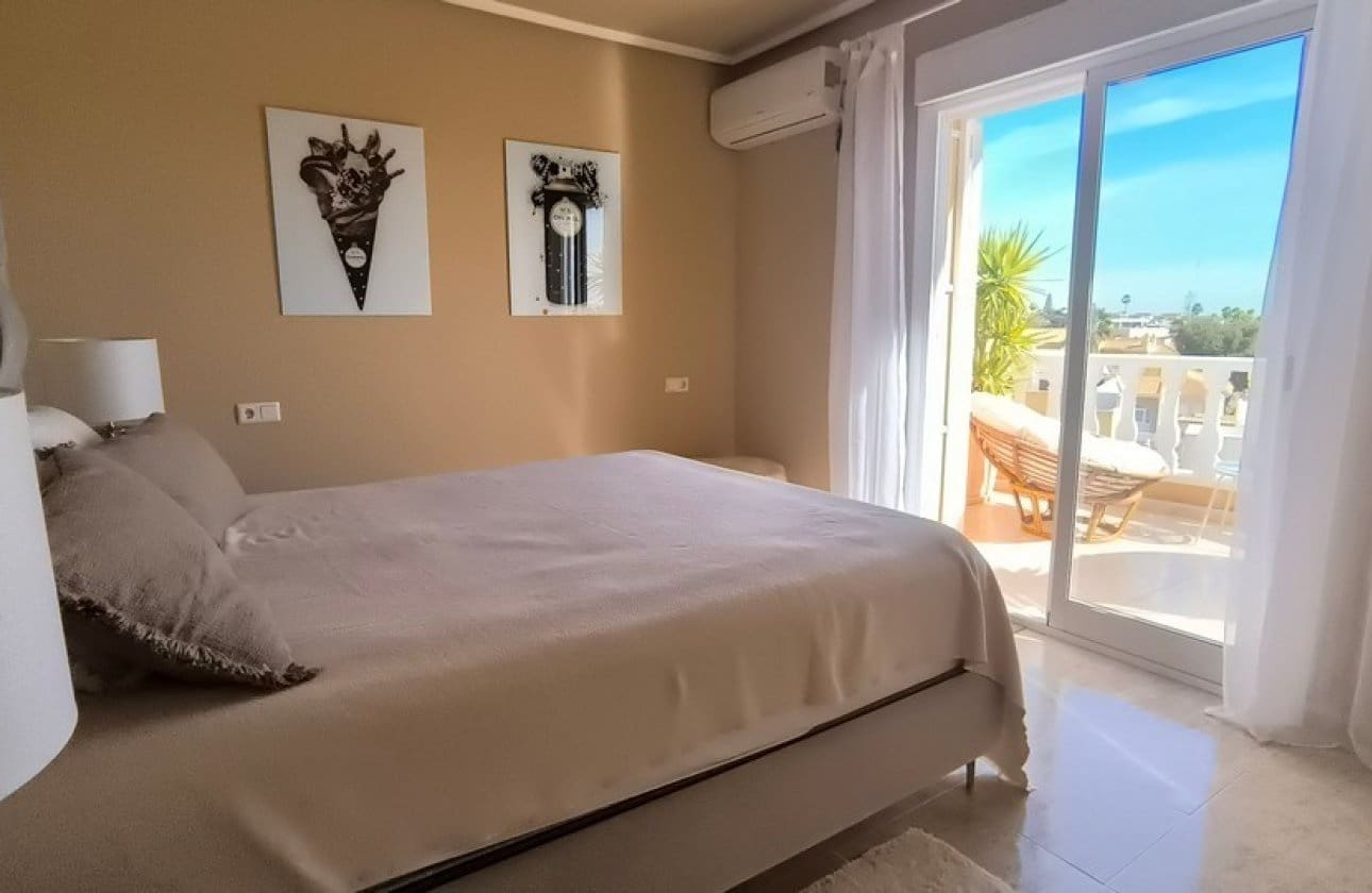 2 soverom Hus til salgs i Ciudad Quesada med svømmebasseng garasje - € 265 000 (Ref: 9652393)