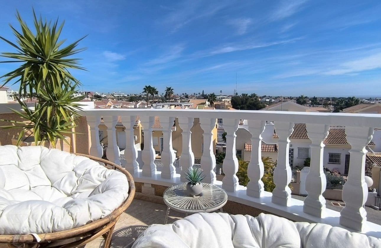 2 soverom Hus til salgs i Ciudad Quesada med svømmebasseng garasje - € 265 000 (Ref: 9652393)