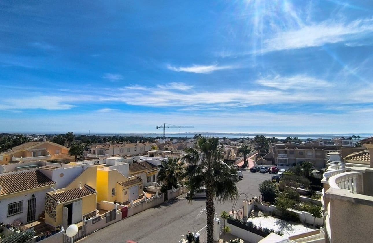 2 soverom Hus til salgs i Ciudad Quesada med svømmebasseng garasje - € 265 000 (Ref: 9652393)