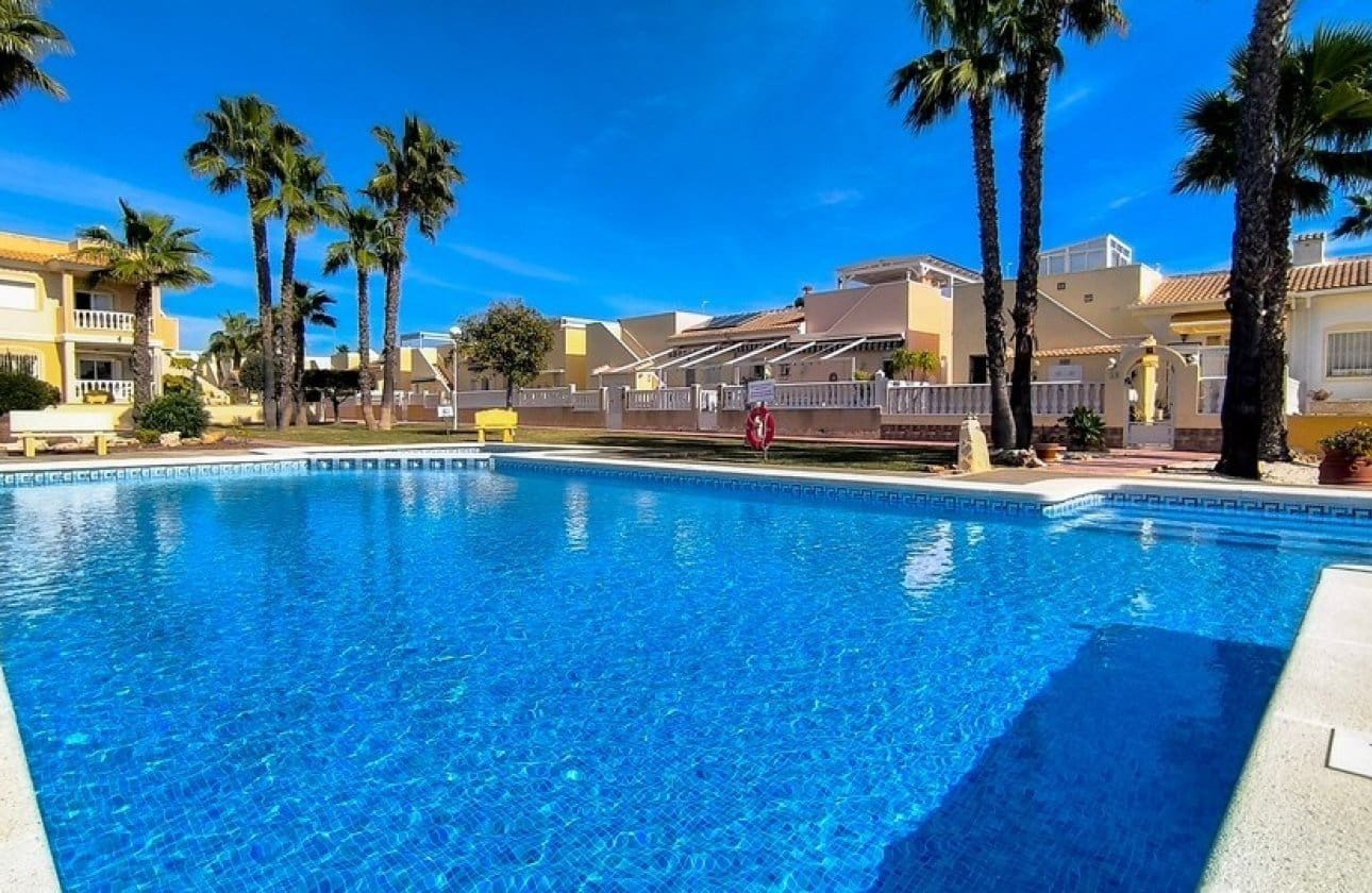 2 soverom Hus til salgs i Ciudad Quesada med svømmebasseng garasje - € 265 000 (Ref: 9652393)