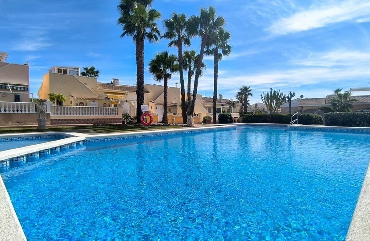 2 soverom Hus til salgs i Ciudad Quesada med svømmebasseng garasje - € 265 000 (Ref: 9652393)