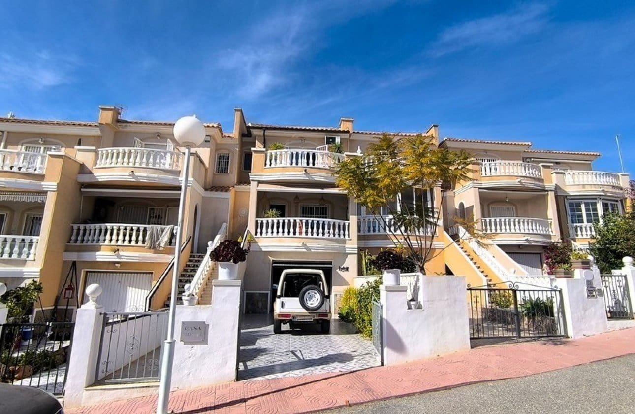 2 soverom Hus til salgs i Ciudad Quesada med svømmebasseng garasje - € 265 000 (Ref: 9652393)