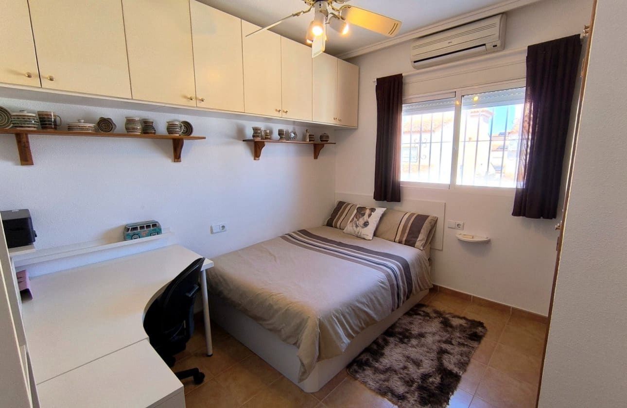 3 soverom Kjedet enebolig til salgs i Algorfa med svømmebasseng garasje - € 185 000 (Ref: 9713876)