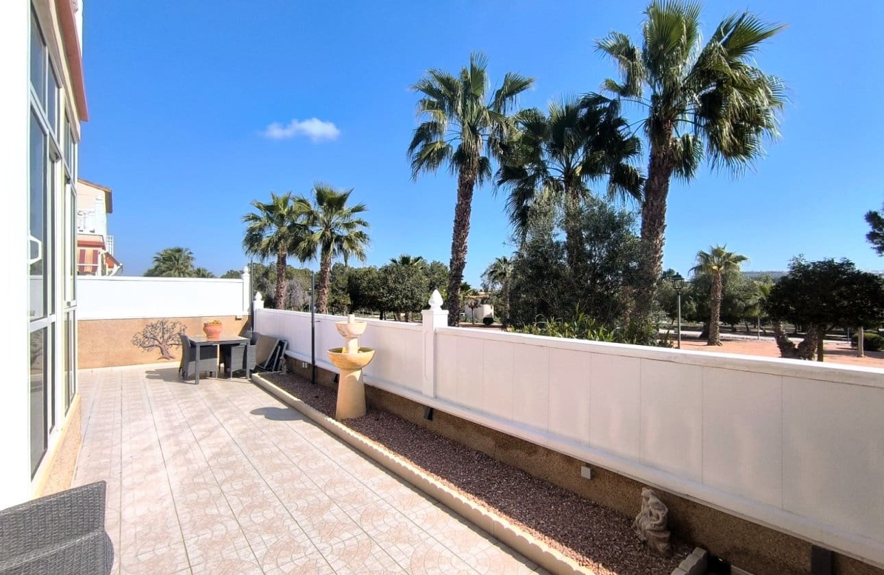 3 soverom Kjedet enebolig til salgs i Algorfa med svømmebasseng garasje - € 185 000 (Ref: 9713876)