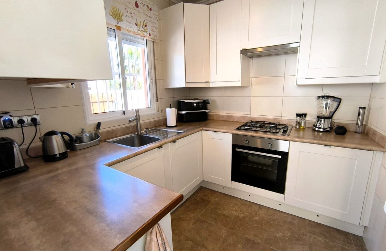 3 soverom Kjedet enebolig til salgs i Algorfa med svømmebasseng garasje - € 185 000 (Ref: 9713876)