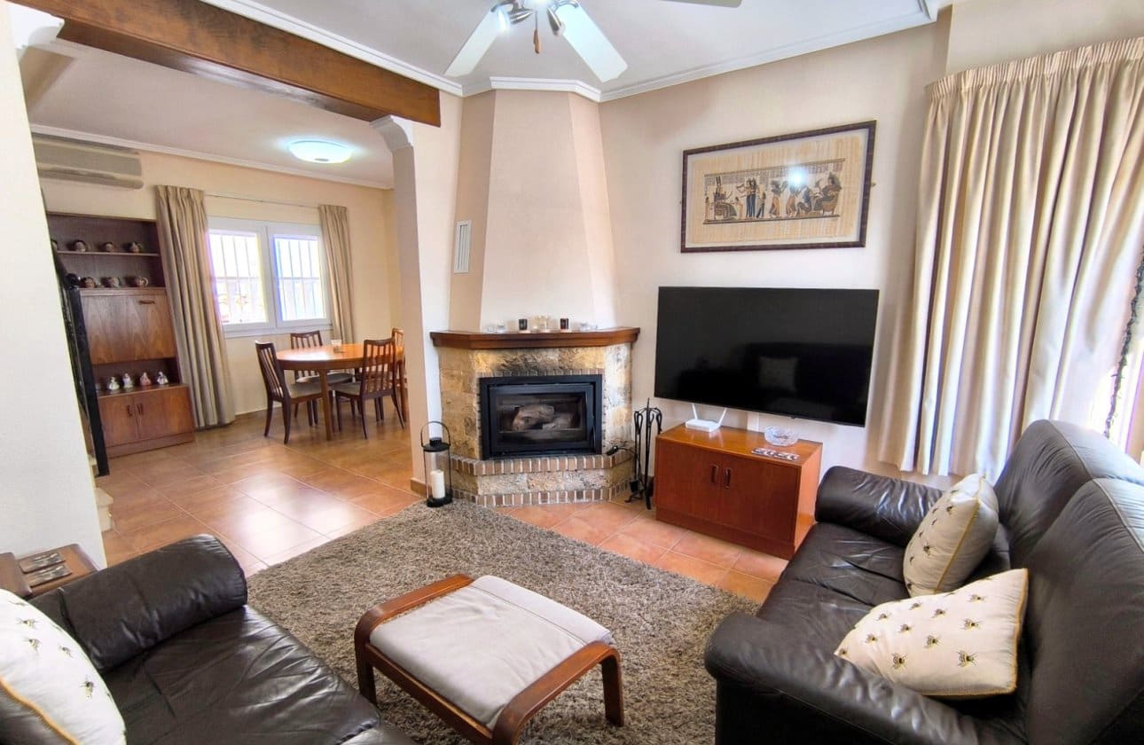 3 soverom Kjedet enebolig til salgs i Algorfa med svømmebasseng garasje - € 185 000 (Ref: 9713876)