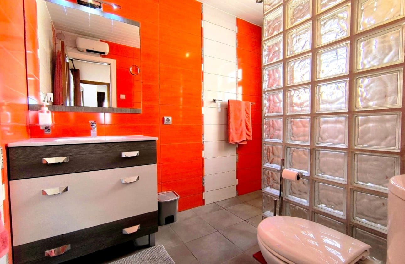 3 soverom Kjedet enebolig til salgs i Algorfa med svømmebasseng garasje - € 185 000 (Ref: 9713876)