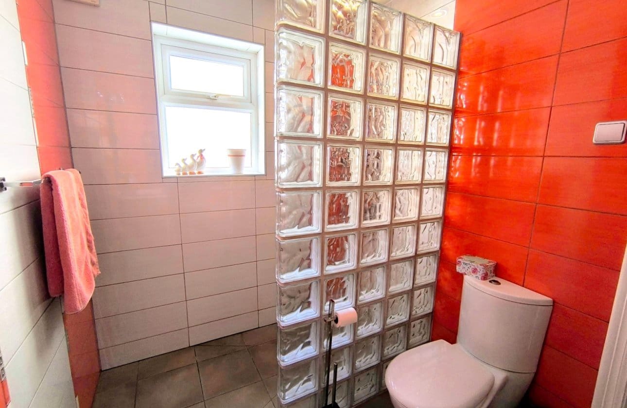 3 soverom Kjedet enebolig til salgs i Algorfa med svømmebasseng garasje - € 185 000 (Ref: 9713876)