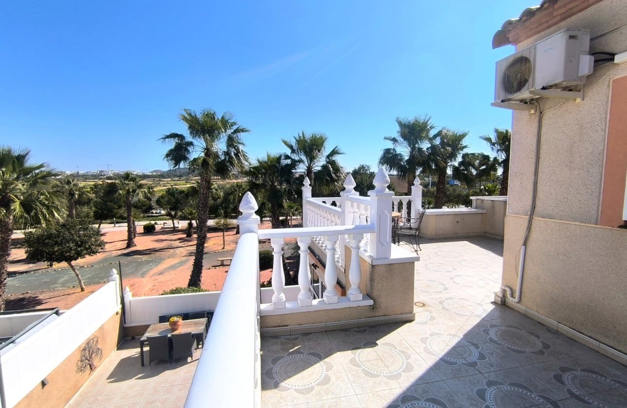 3 soverom Kjedet enebolig til salgs i Algorfa med svømmebasseng garasje - € 185 000 (Ref: 9713876)