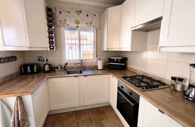 3 soverom Kjedet enebolig til salgs i Algorfa med svømmebasseng garasje - € 185 000 (Ref: 9713876)